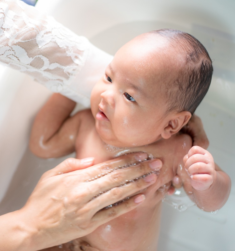 Vệ sinh da bé đúng cách mẹ bỉm gen Z cần lưu ý | Tã bỉm Bonbaby, Bỉm Bondbaby UK, Bỉm Bonbaby Cá Heo